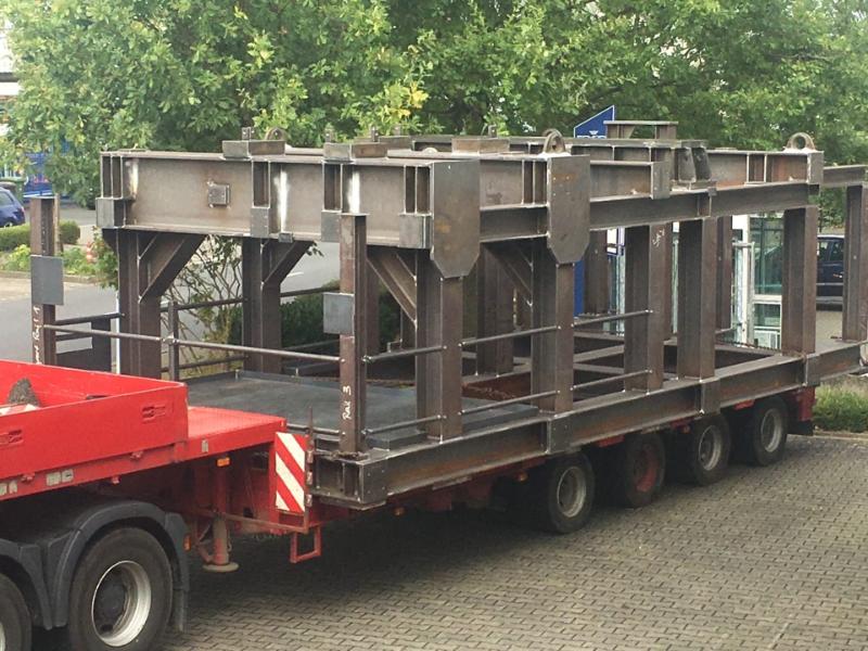Transportmittel mit Metallrahmen